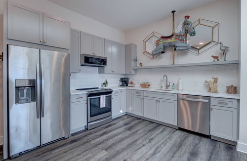 River District Apartment | The Hive ADJ TRIO Suites by BlueStar