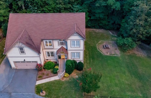 Skyland House | THE HIVE Family Friendly Spacious 6-bedroom House in Asheville with WiFi, Games