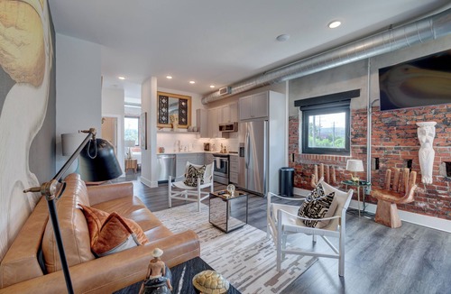 River District Apartment | The Hive
