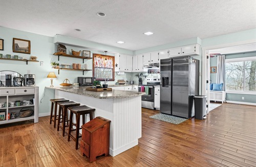 Clarksville Cabin | The Horse Haven at Liberty Star Farms (1536 Gratton Rd)