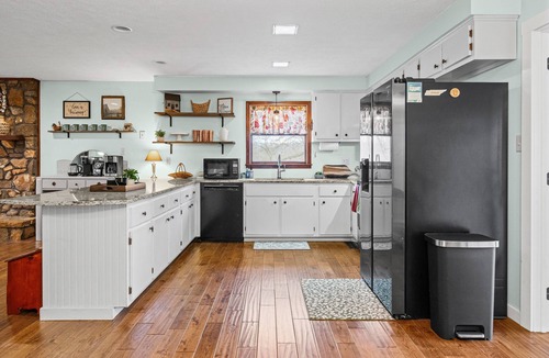 Clarksville Cabin | The Horse Haven at Liberty Star Farms (1536 Gratton Rd)