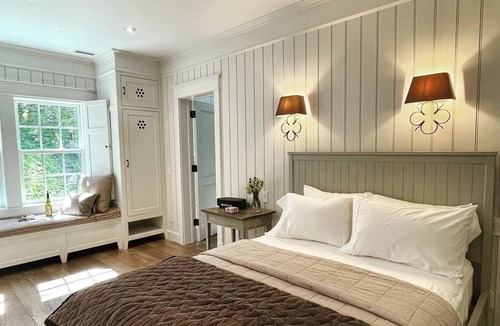 Vilas Bed & Breakfast | The Inn at Little Pond Farm