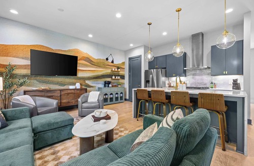 Buena Vista House | The Iron Horse & Wild Rose - 8BR Dual Home Retreat