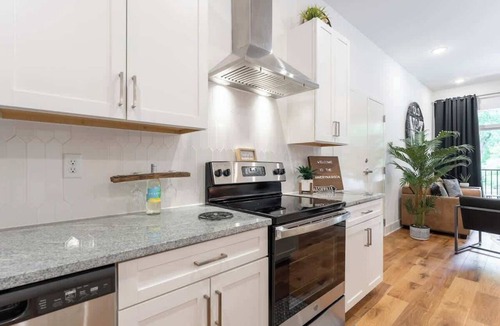 Inglewood Condo | The Jack Daniel's Suite - East Nash Condo