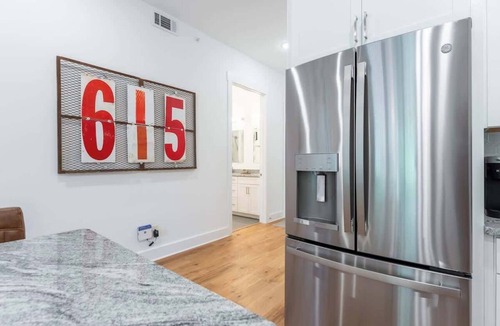 Inglewood Condo | The Jack Daniel's Suite - East Nash Condo