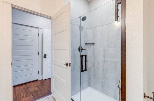 Historic Downtown Manteo Apartment | The La Dolce Vista Room