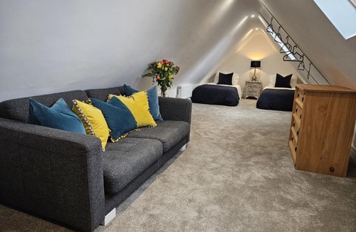 Wadhurst House | The Lodge