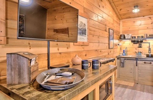Bryson City Cabin | The Lodge Nantahala River. Bryson city, North Carolina. Suite #4