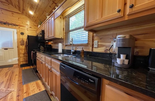 Unaka Cabin | ★ The LODGE ★ No Clean Fee ★ Private Retreat w/Adjustable KING Bed