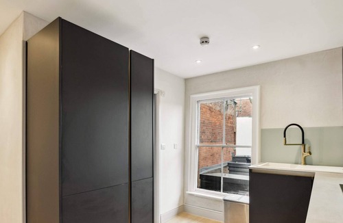 Henley Apartment | The Loft - 1 Bed Luxury Apartment with Air Conditioning