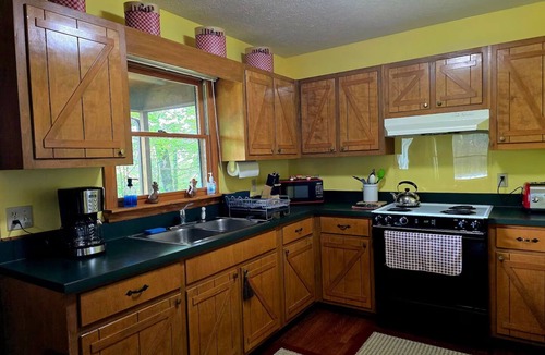 Franklin Cabin | The Loft: Cabin Getaway w/Covered Porch & Stunning Mountain Views
