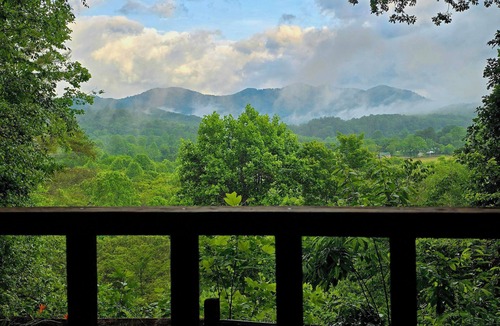 Franklin Cabin | The Loft: Cabin Getaway w/Covered Porch & Stunning Mountain Views