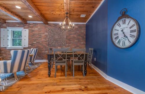 Lynn Apartment | The Loft on Trade Street