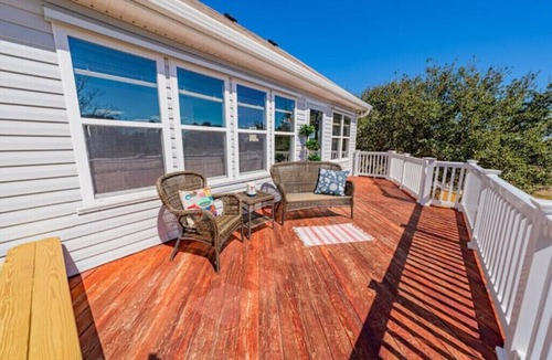 Sea Scape Apartment | The Lookout close beach access, golf course view