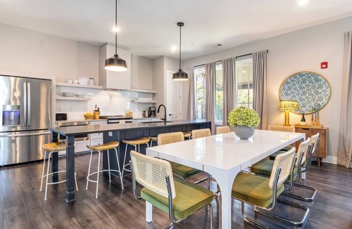Germantown Apartment | The Magnolia - AvantStay | Sleeps 36, DT Nashville