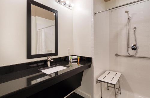 Cary Hotel | The Mayton