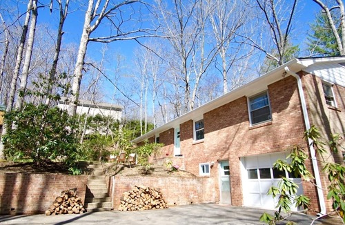 Black Mountain House | The Mid-Century Mountain Getaway
