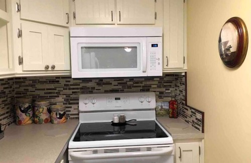 Williamston House | The Model T Suite at Snooze and Cruise Apartments