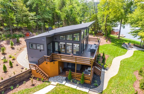 Leasburg House | "The Modern Treehouse" on Hyco Lake, NC