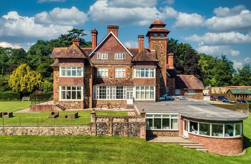 Chittlehamholt Cabin | The Mole Resort that sleeps 6 guests in 3 bedrooms