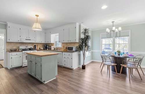Southwest Raleigh House | The Mulberry on Trinity Woods - 5 bedroom retreat in Cary