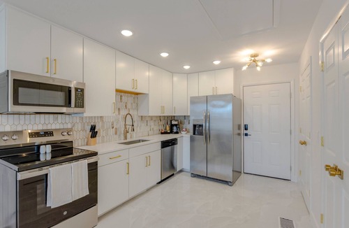 Nashville House | The Nashville Note/Modern/9mindowntown/NearAirport/HiSpeedWifi/Lots of Parking