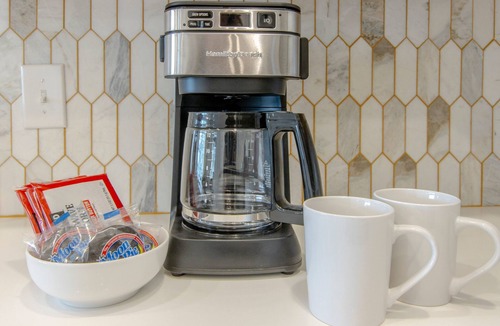 Nashville House | The Nashville Note/Modern/9mindowntown/NearAirport/HiSpeedWifi/Lots of Parking