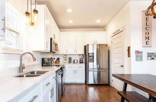 McFerrin Park House | The Nashville Star: Music-Themed 3-Level Home Near Broadway