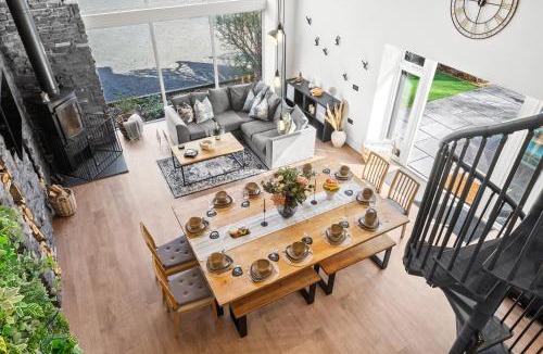 Durley House | The Oaks Barn - A Countryside Luxury Rural Escape with Hot tub & Fire Pit! Tranquil Group Retreat - Sleeps 8, Pet Friendly & Off road Parking - By Blue Puffin Stays
