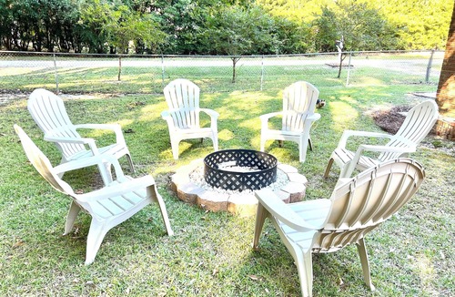 Buies Creek House | The Oasis. Cozy 3-bed house 1 mile to Campbell University. WiFi