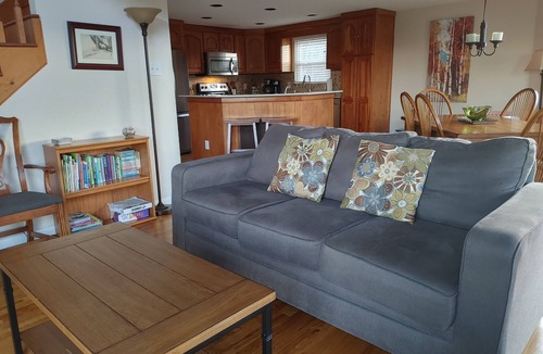 Franklin House | The Octagon House: long-range views, fireplace, easy access, close to town