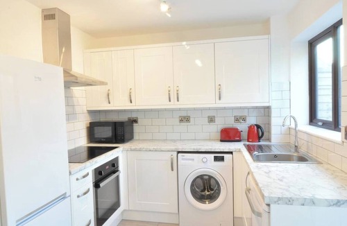 Linton House | The Osprey - Comfortable 3-Bedroom Stay for Business or Leisure