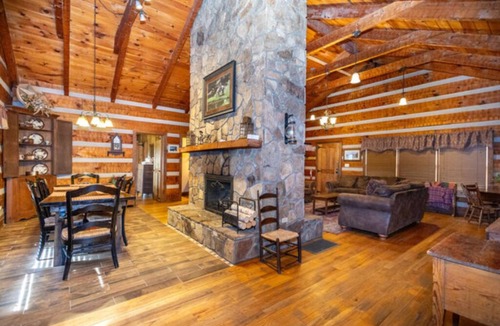 Springmaid Mountain Cabin | The Overlook - Sleeps 6