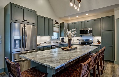 Mirror Lake House | The Owlery, Walk to Town