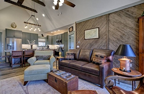 Mirror Lake House | The Owlery, Walk to Town