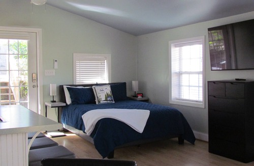 New London Cottage | The Peaceful Cove Cottage - Badin Lake Home, Cottage and boat for rent!