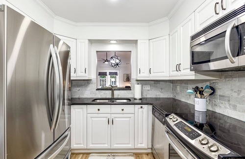 Northwest Raleigh House | The Perky Pineapple; Quiet Ranch; 2 King Beds; Well Appointed; Centrally Located