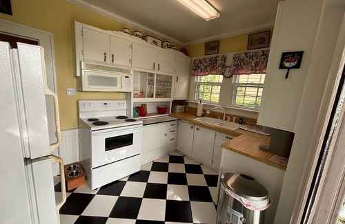 Washington House | The Pirate House: A charming 3-bedroom cottage in historic Little Washington
