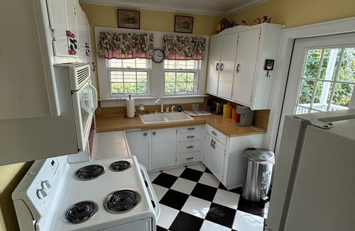 Washington House | The Pirate House: A charming 3-bedroom cottage in historic Little Washington
