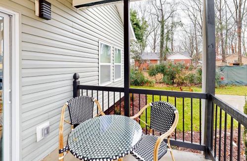 Charlotte House | The Pool House
