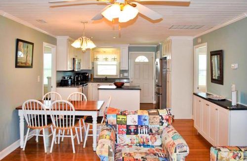 Holden Beach House | The Pour House