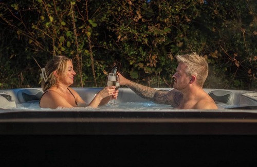 Tenby Cabin | The Pullman Train with Hot Tub