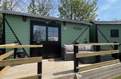 Tenby Cabin | The Pullman Train with Hot Tub