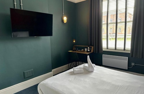 Weedon Apartment | The Quarters