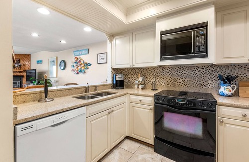 Nags Head House | The Quay F4: Oceanfront townhome, Shared Pool