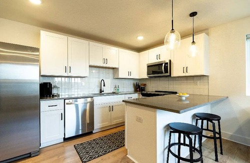 Talbot's Corner House | THE QUIET PLACE- NEW BUILD 3 STORY 2 BEDROOM LUXURY TOWNHOUSE