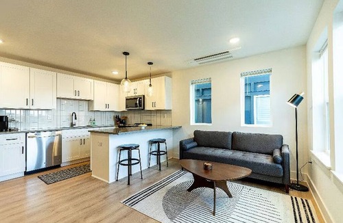 Talbot's Corner House | THE QUIET PLACE- NEW BUILD 3 STORY 2 BEDROOM LUXURY TOWNHOUSE