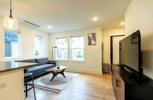 Talbot's Corner House | THE QUIET PLACE- NEW BUILD 3 STORY 2 BEDROOM LUXURY TOWNHOUSE