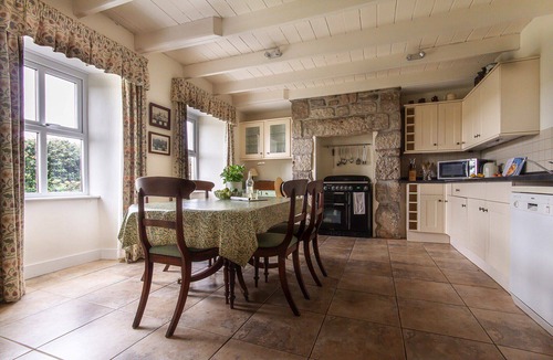 St Just Cottage | The Quillet, cliff paths and coves close by.