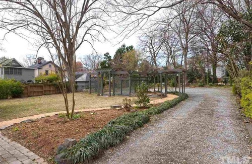Historic Oakwood House | The Raleigh Oakwood Inn Vacation Home